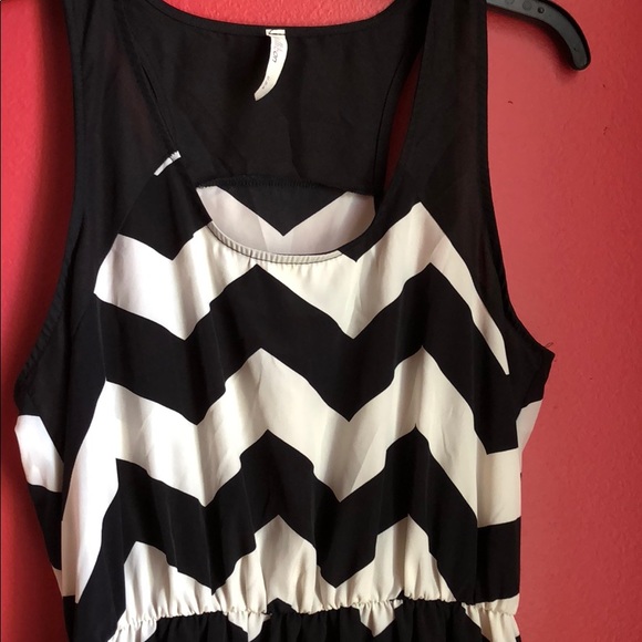 black and white dress - Picture 5 of 5